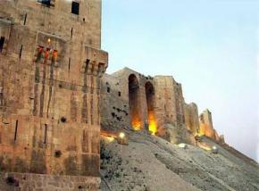 Citadelle de la ville de Alep en Syrie au Moyen-Orient